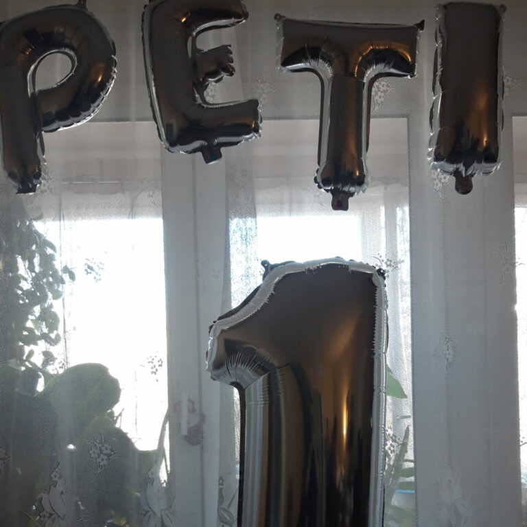 Az első évforduló margójára