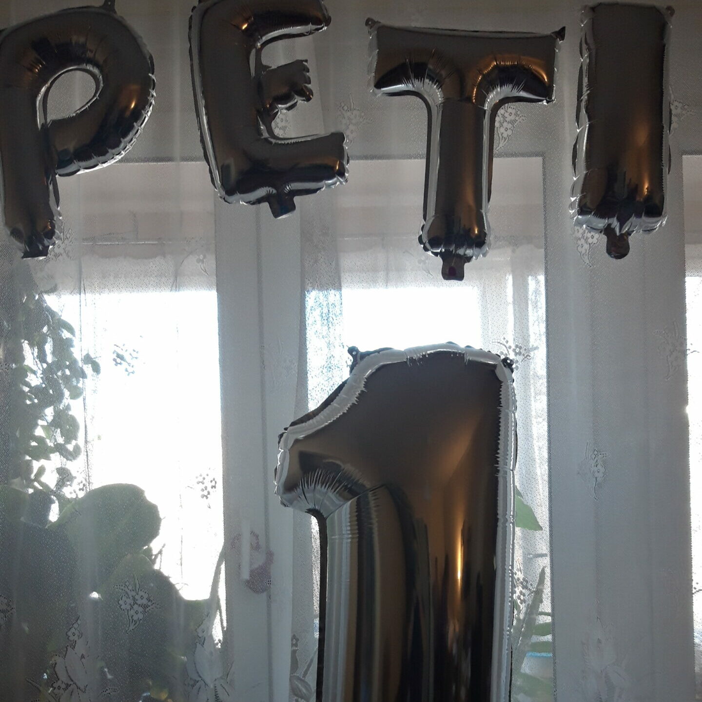 Az első évforduló margójára